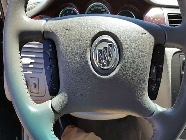 Buick Lucerne 2011 photo 16